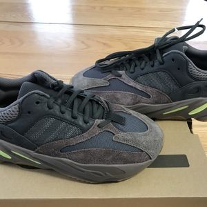 Brand New Adidas Yeezy Boost 700 “Mauve” Sneakers